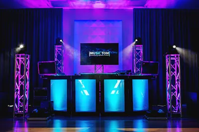 MUSIC TOM Tomasz Wieszczeczyński